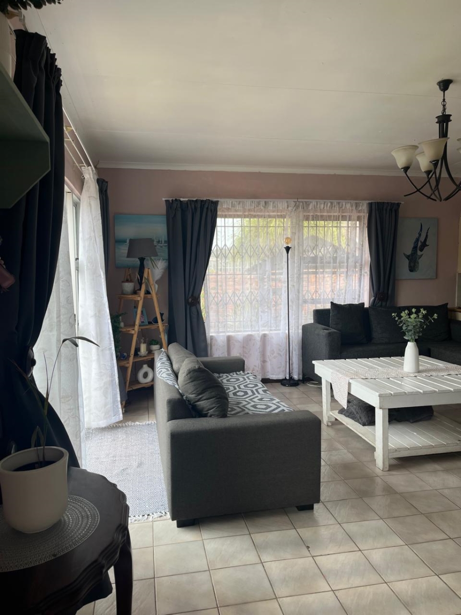 5 Bedroom Property for Sale in Noorsekloof Eastern Cape